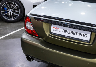 Подержанный автомобиль Jaguar XJ 2008 года (13 фото)