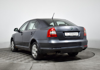 Подержанный автомобиль Skoda Octavia Liftback 2011 года (7 фото)