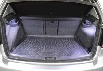 Подержанный автомобиль Volkswagen Golf Hatchback 2011 года (16 фото)