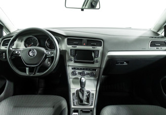 Подержанный автомобиль Volkswagen Golf Hatchback 2013 года (13 фото)