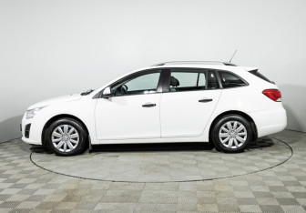Подержанный автомобиль Chevrolet Cruze Wagon 2014 года (8 фото)