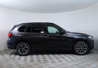 Подержанный автомобиль BMW X5 2016 года (4 фото)