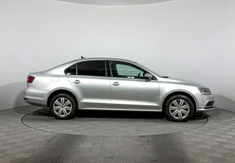 Подержанный автомобиль Volkswagen Jetta Sedan 2018 года (4 фото)