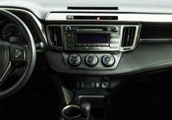 Подержанный автомобиль Toyota RAV4 2012 года (14 фото)