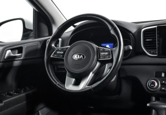 Подержанный автомобиль Kia Sportage 2022 года (15 фото)