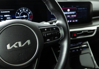 Подержанный автомобиль Kia K5 2022 года (16 фото)