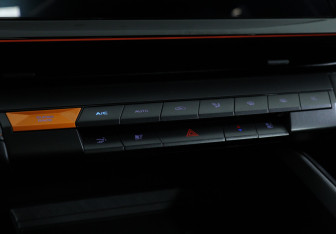 Подержанный автомобиль Changan UNI-V 2023 года (21 фото)
