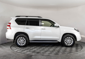 Подержанный автомобиль Toyota Land Cruiser Prado 2016 года (5 фото)