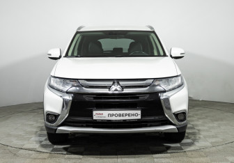 Подержанный автомобиль Mitsubishi Outlander 2018 года (2 фото)