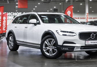 Подержанный автомобиль Volvo V90 Cross Country 2018 года (7 фото)