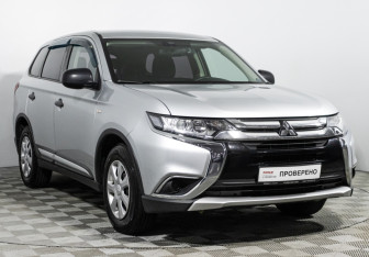 Подержанный автомобиль Mitsubishi Outlander 2017 года (3 фото)
