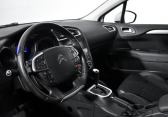 Подержанный автомобиль Citroen C4 Hatchback 2011 года (9 фото)