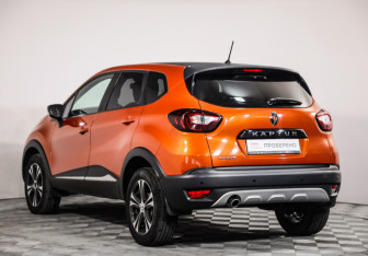 Подержанный автомобиль Renault Kaptur 2017 года (7 фото)