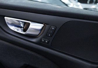 Подержанный автомобиль Volvo S60 2019 года (19 фото)
