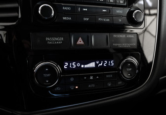 Подержанный автомобиль Mitsubishi Outlander 2012 года (15 фото)