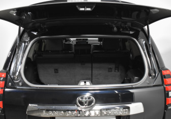 Подержанный автомобиль Toyota Land Cruiser Prado 2018 года (23 фото)