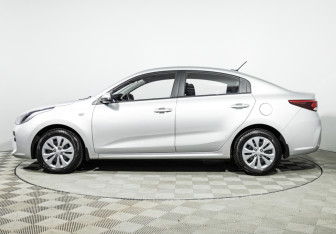 Подержанный автомобиль Kia Rio Sedan 2020 года (8 фото)