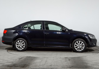 Подержанный автомобиль Volkswagen Jetta Sedan 2013 года (4 фото)