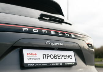 Подержанный автомобиль Porsche Cayenne 2020 года (12 фото)