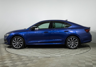 Подержанный автомобиль Skoda Octavia Liftback 2022 года (8 фото)