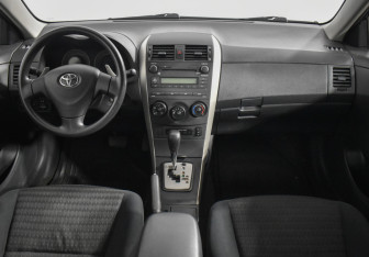 Подержанный автомобиль Toyota Corolla Sedan 2007 года (13 фото)