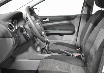 Подержанный автомобиль Ford Focus Sedan 2011 года (10 фото)