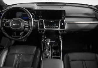 Подержанный автомобиль Kia Sorento 2023 года (16 фото)