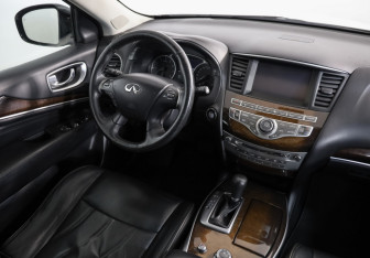 Подержанный автомобиль Infiniti JX 2013 года (8 фото)