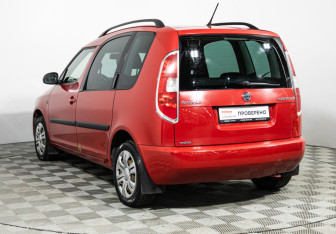 Подержанный автомобиль Skoda Roomster 2014 года (7 фото)