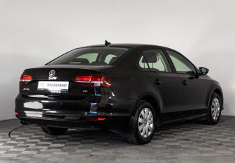 Подержанный автомобиль Volkswagen Jetta Sedan 2017 года (5 фото)