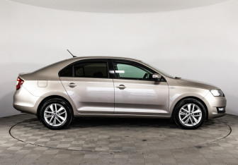 Подержанный автомобиль Skoda Rapid Liftback 2018 года (4 фото)