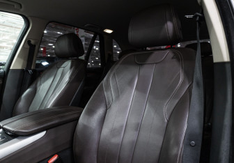 Подержанный автомобиль BMW X5 2015 года (16 фото)