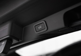 Подержанный автомобиль Land Rover Range Rover Sport 2018 года (38 фото)