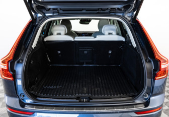 Подержанный автомобиль Volvo XC60 2021 года (22 фото)