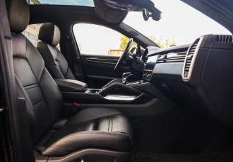 Подержанный автомобиль Porsche Cayenne 2019 года (28 фото)