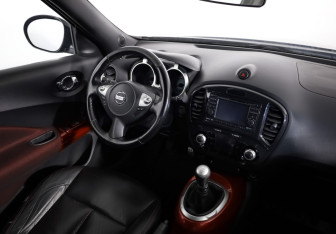 Подержанный автомобиль Nissan Juke 2011 года (10 фото)