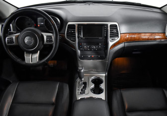 Подержанный автомобиль Jeep Grand Cherokee 2012 года (15 фото)