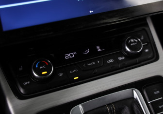 Подержанный автомобиль Geely Atlas 2018 года (15 фото)