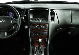 Подержанный автомобиль Infiniti QX50 2016 года (14 фото)