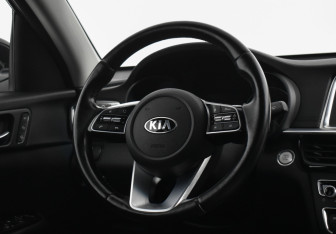 Подержанный автомобиль Kia Optima Sedan 2019 года (14 фото)