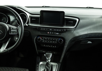 Подержанный автомобиль Kia Ceed Wagon 2019 года (14 фото)