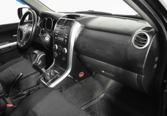 Подержанный автомобиль Suzuki Grand Vitara 2006 года (12 фото)