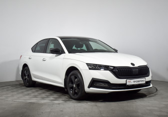 Подержанный автомобиль Skoda Octavia Liftback 2021 года (3 фото)