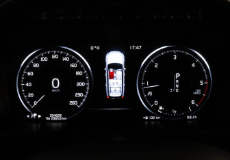 Подержанный автомобиль Volvo XC90 2016 года (31 фото)