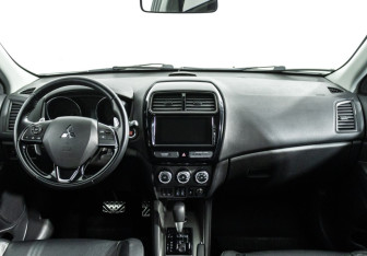 Подержанный автомобиль Mitsubishi ASX 2018 года (13 фото)