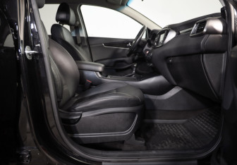 Подержанный автомобиль Kia Sorento 2016 года (21 фото)