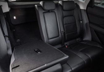 Подержанный автомобиль Jaguar E-Pace 2019 года (32 фото)