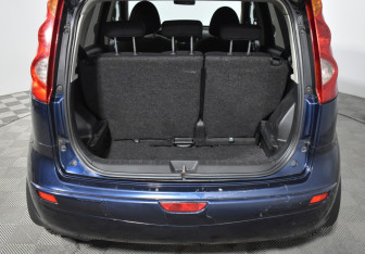 Подержанный автомобиль Nissan Note 2007 года (19 фото)