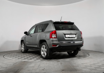 Подержанный автомобиль Jeep Compass 2012 года (7 фото)