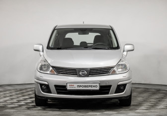 Подержанный автомобиль Nissan Tiida Hatchback 2008 года (2 фото)
